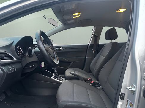 Used 2021 Hyundai Accent SE FWD image 10