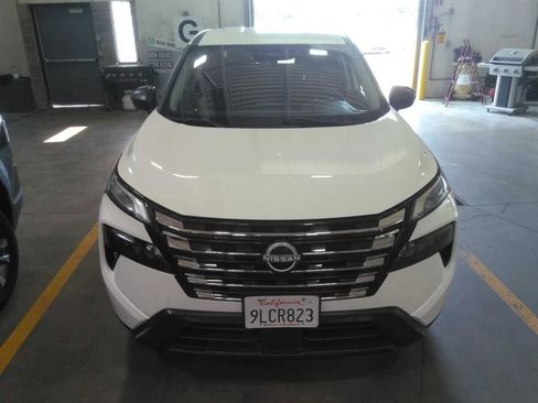 Used 2024 Nissan Rogue S FWD image 2