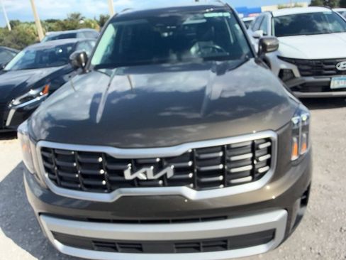 Used 2025 Kia Telluride S FWD image 6