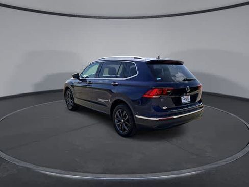 Used 2022 Volkswagen Tiguan SE w/ Panoramic Sunroof Package AWD/4WD image 6