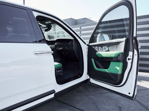 Used 2023 Rolls-Royce Cullinan Black Badge w/ Driver's Package image 23