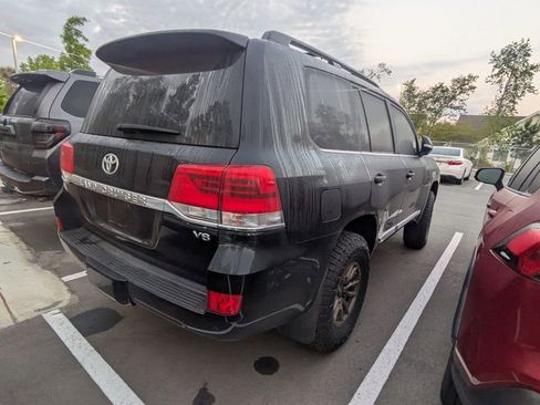 Used 2019 Toyota Land Cruiser image 7