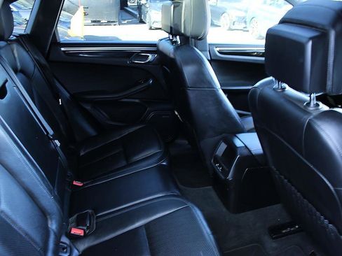 Used 2015 Porsche Macan S image 9