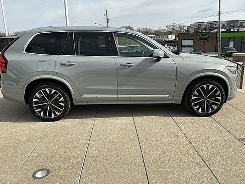 Certified 2025 Volvo XC90 B6 Plus image 7