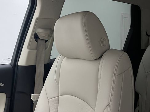 Used 2023 Buick Enclave Essence FWD image 43