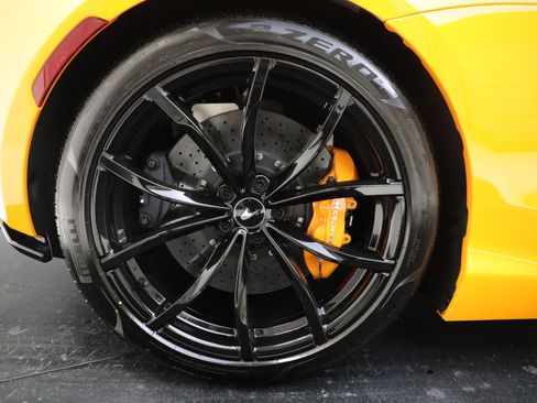 Used 2024 McLaren Artura RWD image 24