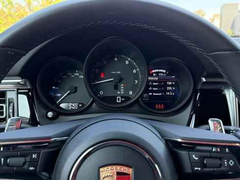 Used 2025 Porsche Macan image 16