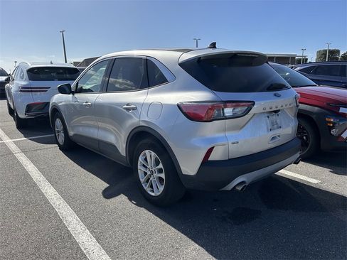 Used 2020 Ford Escape SE image 3