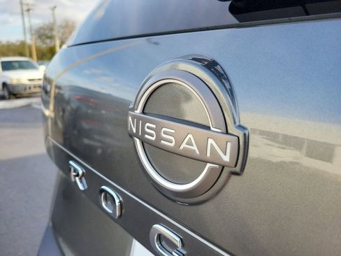 Used 2023 Nissan Rogue SL w/ SL Premium Package image 6