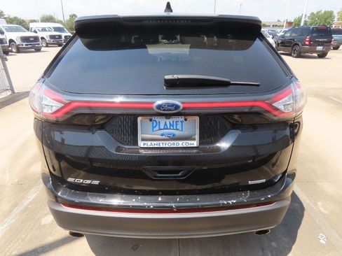 Used 2017 Ford Edge SE FWD image 13