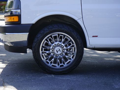 Used 2021 Chevrolet Express 2500 w/ Driver Convenience Package image 13