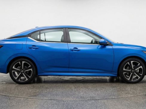 Used 2025 Nissan Sentra SV FWD image 11