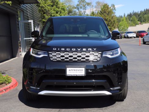 Certified 2025 Land Rover Discovery Metropolitan Edition AWD/4WD image 4