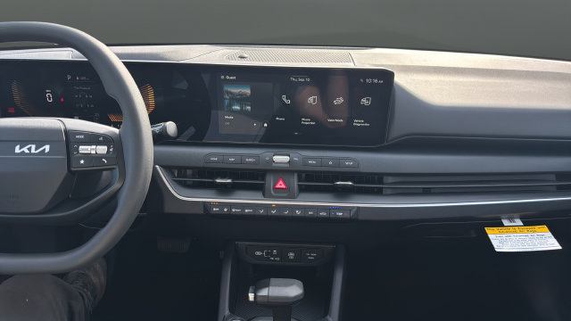 New 2026 Kia K4 FWD image 12