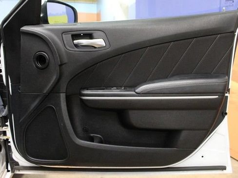 Used 2022 Dodge Charger SXT RWD image 9