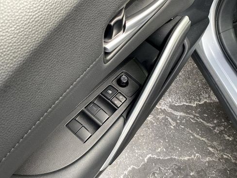 Certified 2025 Toyota Corolla Cross XLE image 10