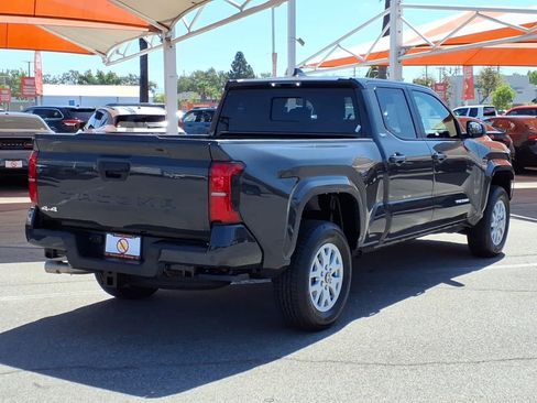Certified 2025 Toyota Tacoma SR5 w/ SR5 Upgrade Package AWD/4WD image 4