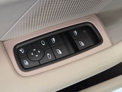 New 2026 Porsche Taycan 4S AWD/4WD image 15