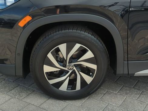 Certified 2025 Volkswagen Tiguan S image 30