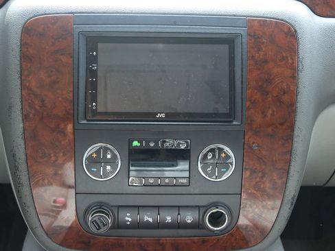 Used 2007 Chevrolet Tahoe LTZ w/ LTZ Preferred Equipment Group RWD image 13