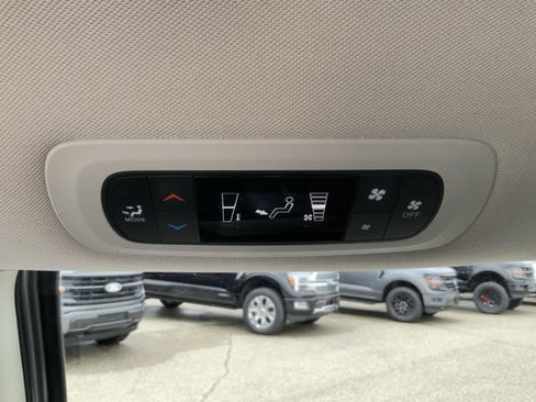 Used 2020 Chrysler Voyager Lxi image 50