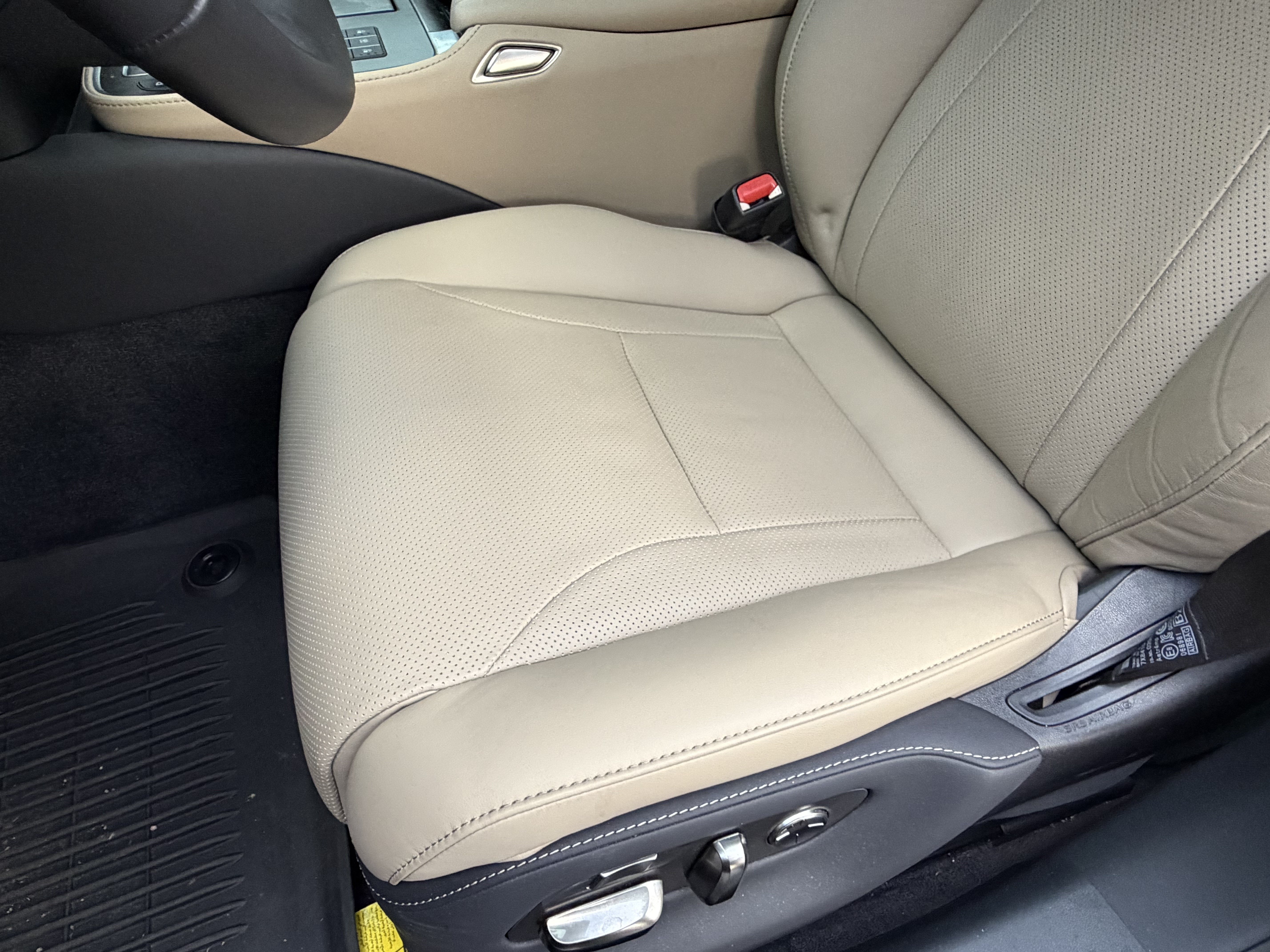 Used 2025 Lexus LS 500 RWD image 17