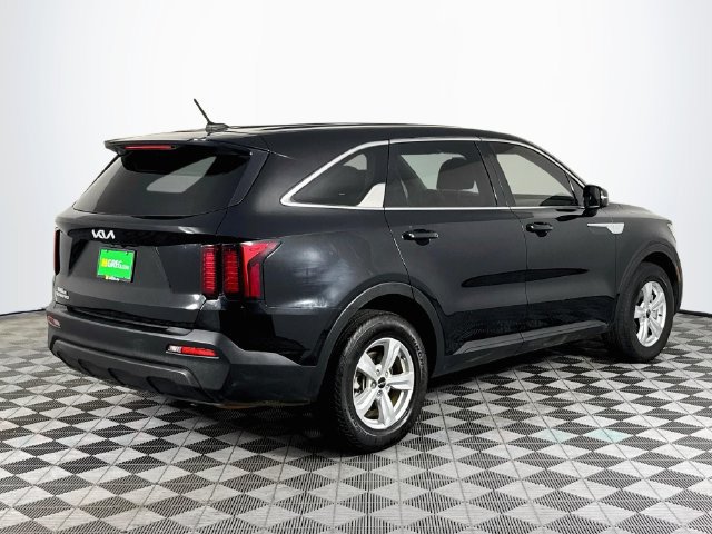 Used 2023 Kia Sorento LX FWD image 8