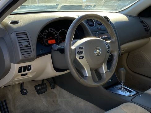 Used 2011 Nissan Altima 2.5 S w/ Special Edition Pkg image 9