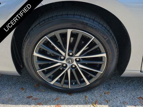 Certified 2022 Lexus ES 350 w/ Premium Package FWD image 11