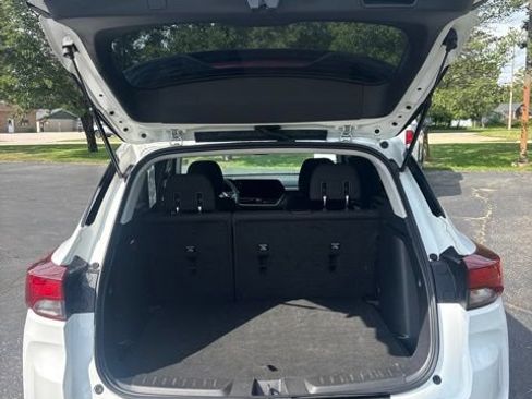 Used 2025 Chevrolet TrailBlazer LT AWD/4WD image 6