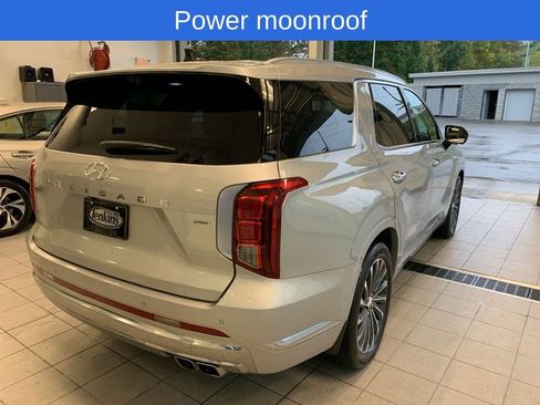 Used 2024 Hyundai Palisade Calligraphy image 17