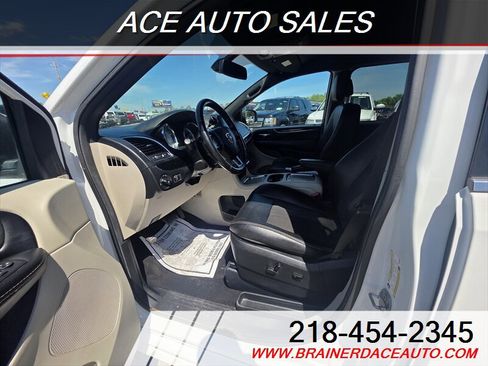 Used 2019 Dodge Grand Caravan SXT FWD image 11