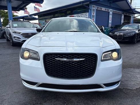 Used 2019 Chrysler 300 Touring w/ Sport Appearance Package RWD image 4