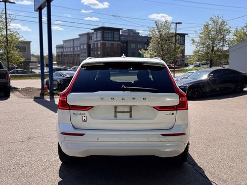Used 2022 Volvo XC60 B5 Momentum AWD/4WD image 5