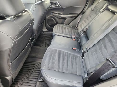 Used 2024 Mitsubishi Outlander AWD image 24