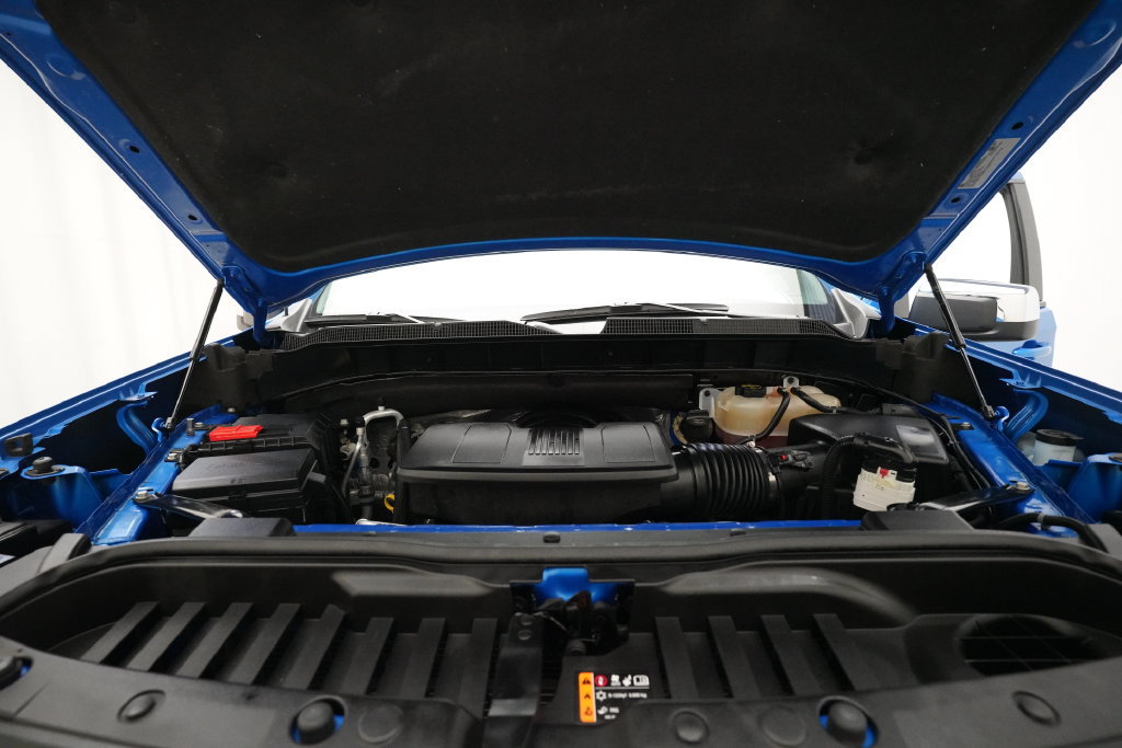 Used 2025 Chevrolet Silverado 1500 LT AWD/4WD image 3