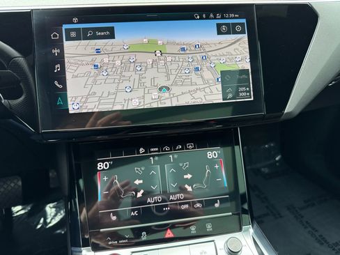 Used 2022 Audi e-tron S Premium Plus image 34