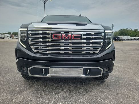 Used 2025 GMC Sierra 1500 Denali w/ Denali Reserve Package AWD/4WD image 4