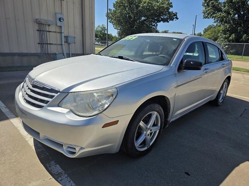 Used 2010 Chrysler Sebring Touring FWD image 29