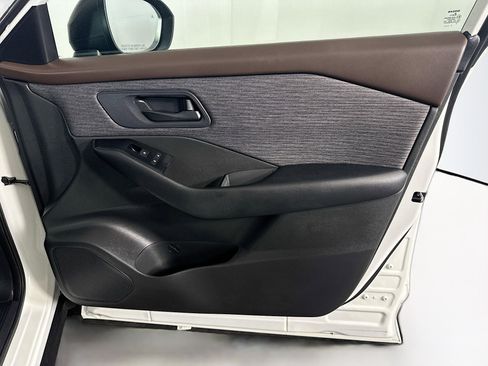 Used 2023 Nissan Rogue S image 33