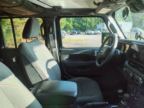 Used 2024 Jeep Wrangler Unlimited Sport AWD/4WD image 3