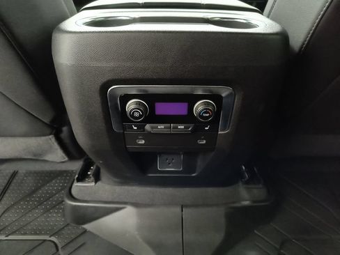 Used 2024 Chevrolet Suburban Z71 w/ Luxury Package AWD/4WD image 29