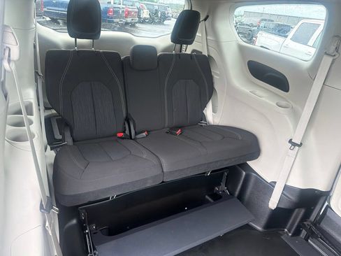Used 2023 Chrysler Voyager LX FWD image 25
