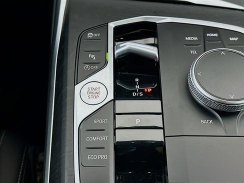 Used 2024 BMW 330i Sedan image 25