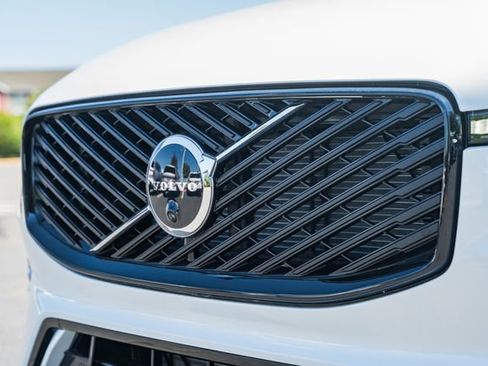 New 2026 Volvo XC60 B5 Plus w/ Protection Package Premier AWD/4WD image 12