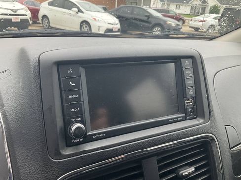 Used 2018 Dodge Grand Caravan SE FWD image 16