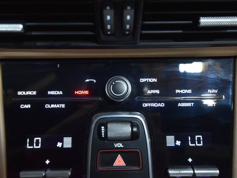 Used 2021 Porsche Cayenne AWD/4WD image 35