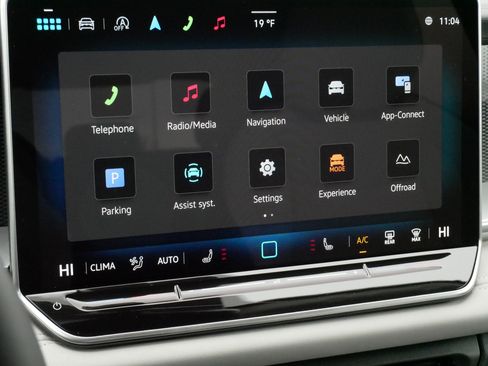 Used 2025 Volkswagen Tiguan SE image 22