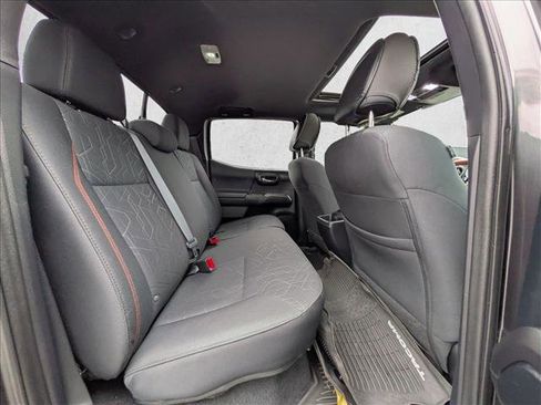 Used 2016 Toyota Tacoma TRD Sport RWD image 19