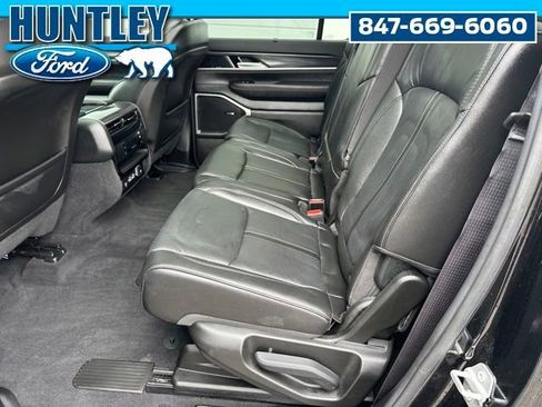 Used 2023 Jeep Wagoneer 4WD w/ Premium Group I image 17